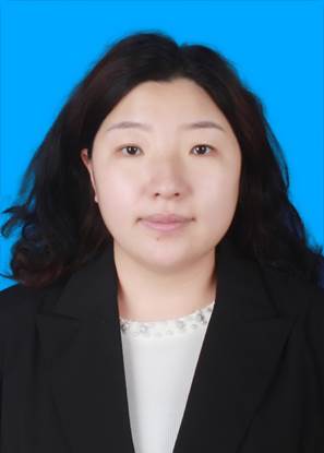 穿黑色衣服的女人在微笑AI 生成的内容可能不正确。